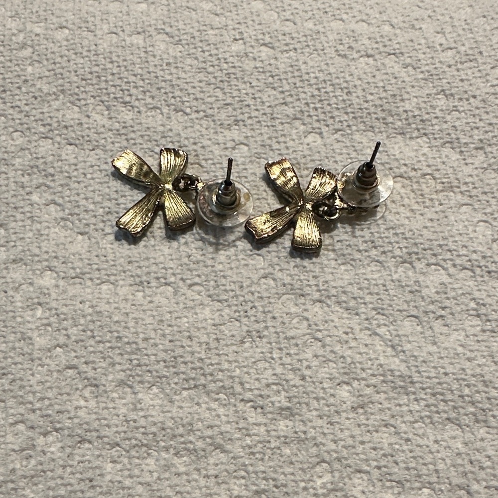 Elegant Gold Bracelet, Ring, and Earrings Set - Picture 13 of 13